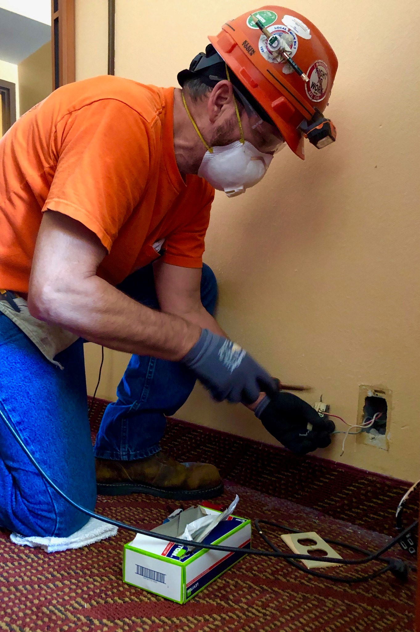 Guarantee Electrical electrician replaces a receptacle